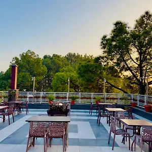 Hotel Pearl Grand White Near Volvo Bus Stand #private Parking #ac #in Centre, Shimla